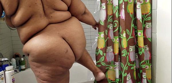  SEXY BLACK MATURE MILF WASHES HER EBONY BBW BODY IN A HOT SHOWER